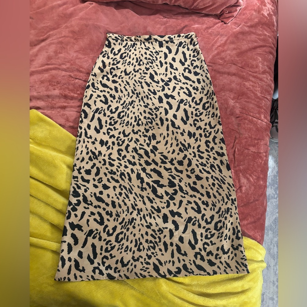 Forever 21 Cheetah Print Midi Skirt